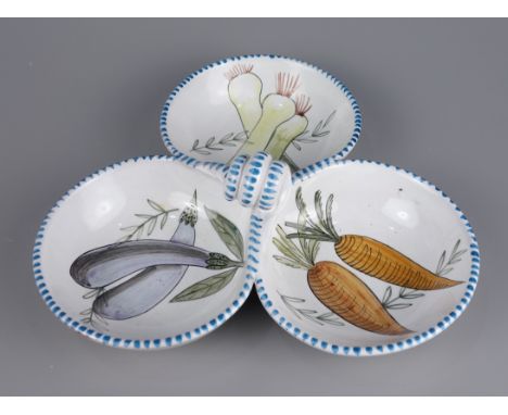 Menage mit Gemüsedekor, Italien, 1950er Jahre, ungedeutete Bodenmarke, Keramik mit polychromer Bemalung, D.ca.24cm, H.4cmCrue