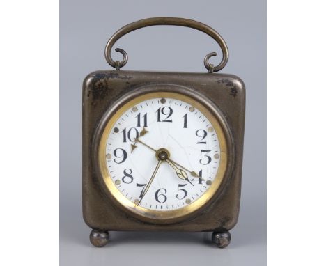 Reisewecker, 1920er Jahre, Messing versilbert, H*B*T: 8*7*3,5cm, Emaillezifferblatt beschädigt, fluoreszierende Zeiger, läuft