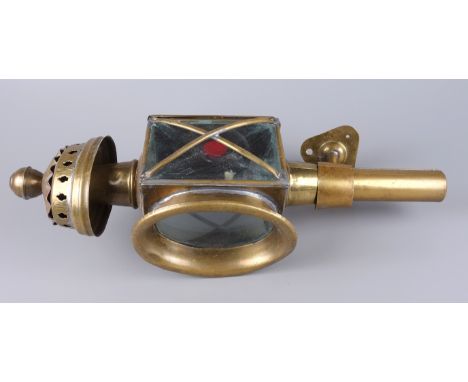 Kutscherlampe/ Stalllaterne, Messing, dreiseitig verglast, H.39cm, mit Wandhalterung, nicht funktionstüchtigCoachman's lamp/ 