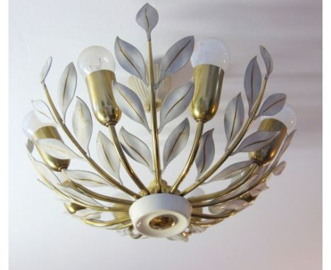 Deckenlampe mit Blütenkranz, Vereinigte Werkstätten für Kunst im Handwerk, München, 1960er Jahre, Messing, weiß lackiert, D. 