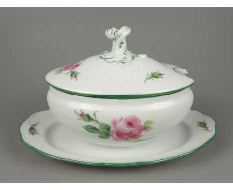 kleine Terrine, Rote Rose, Meissen, Knaufzeit, 1815-1924, unterglasurblaue Schwertermarke mit 2 Schleifstrichen, grüne Ränder