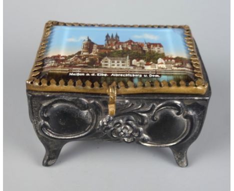 Souvenirschatulle "Meißen a.d. Elbe Albrechtsburg u. Dom", um 1900, floral verzierter Weißmmetallkorpus, scharnierter Kristal