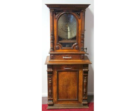 Stand- Polyphon, Musikautomat mit ca. 55 Platten, Marke Polyphon, um 1880, HBT: 175*75*45cm, zweiteiliges Gehäuse in Nussbaum