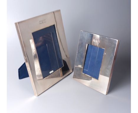 2 Fotorahmen, Ralph Lauren, versilbert, 1* Rahmen 19*15,5cm, lichtes Maß 11*7,1cm; 1* Rahmen 25,5*20,5cm, lichtes Maß 16,5*11