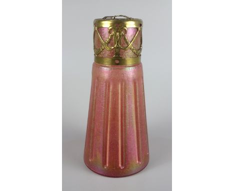 Jugendstil- Steckvase, Böhmen um 1900, konische Wandung, formgeblasen mit Messingmanschette, rosa Opalglas mit Pulveraufschme