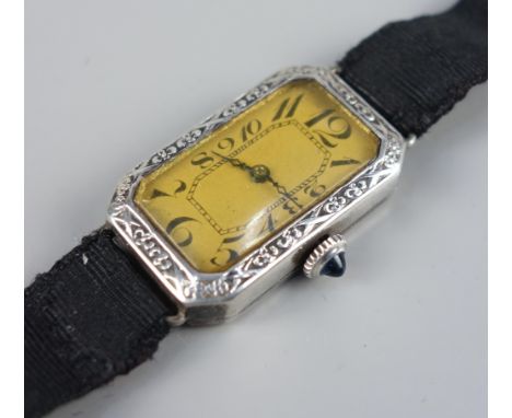 Damenarmbanduhr, Art Déco, 190er Jahre, 800er Silber- Gehäuse, floral verziertes Karrée-Gehäuse, 26*16mm,  Zifferblatt mit ar