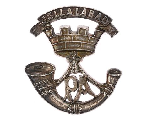 The Prince Albert's (Somersetshire Light Infantry) Edwardian Officer's 1904 HM silver cap badge. Fine die-cast bugle strung f