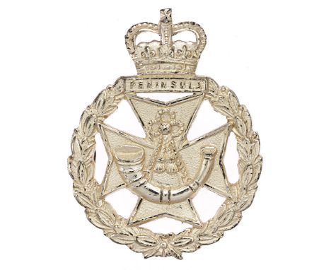 Green Jackets Brigade Officer 1962 Birmingham hallmarked silver cap badge. Fine scarce die-cast crowned PENINSULA tablet on M