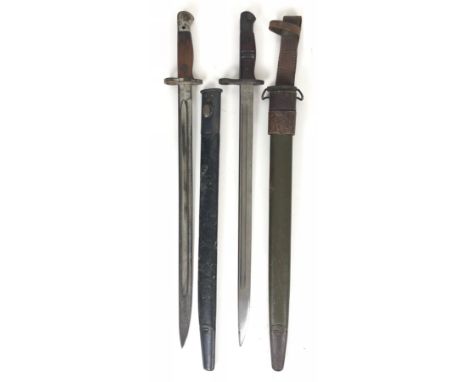 1907 Pattern SMLE Bayonet &amp; US P13 bayonet The 1907 pattern bayonet with single edged blade with central fuller. No stamp