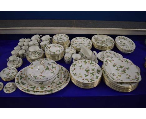 QUANTITY OF WEDGWOOD 'WILD STRAWBERRY' PATTERN TEA AND TABLE WARES TO INCLUDE MEAT PLATES, GRAVY BOAT, VARIOUS PLATES, BOWLS,