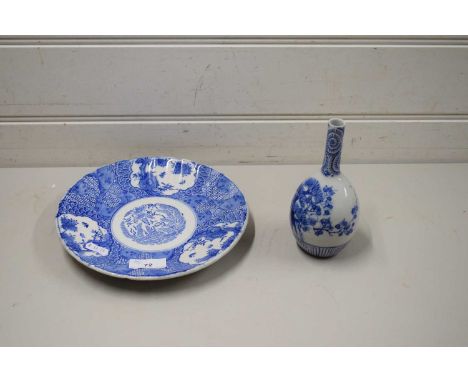 CHINESE BLUE AND WHITE PORCELAIN PLATE TOGETHER WITH A SMALL STEM VASE (2)