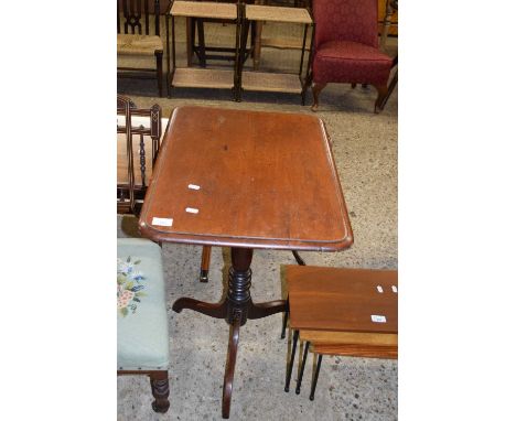 19TH CENTURY MAHOGANY PEDESTAL TABLE ON TURNED COLUMN AND TRIPOD BASE