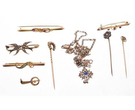 Group of antique jewellery - to include an Edwardian sapphire and seed pearl necklace, four Edwardian brooches and three stic