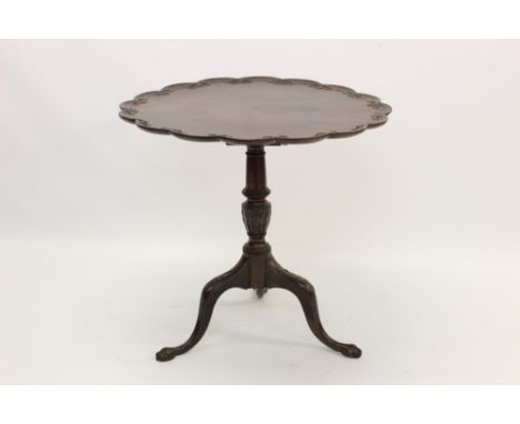 Late 19th / early 20th century Chippendale-style mahogany supper table, the dished tilt-top with carved lobed edge, raised on