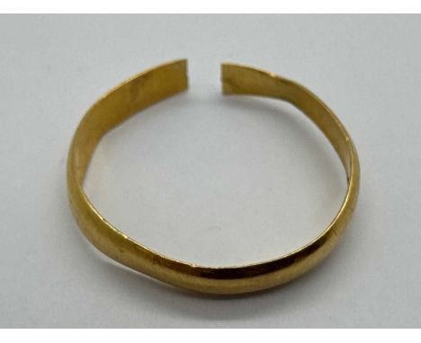 A 22ct Gold Slim Wedding Band Ring, (damages) (1.7grams).