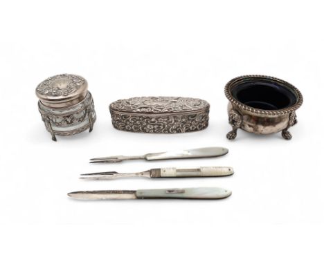 An open silver salt, by&nbsp;Ellis &amp; Co, Birmingham 1921, on three lion mask paw feet, a silver trinket box, Birmingham 1