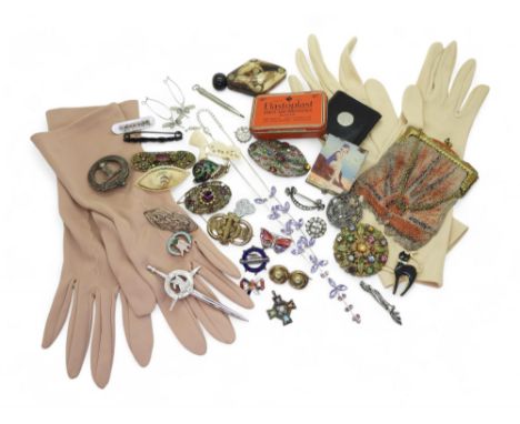 Collection of vintage jewellery, including a sword kilt pin, various brooches, two pairs of ladies gloves, a mesh purse, and 