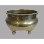 Cache-Pot/Übertopf, China, 19. Jahrhundert, Messing, umlaufende Gravur von Drachendarstellungen, au