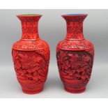 2 Vasen, China, Balusterform, Messing mit Rotlack, Darstellung von Chrysanthemen, Strauchpäonien so