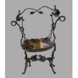 Außergewöhnliche Jardinière, Frankreich, Art Nouveau, um 1900, Montur in Gestalt zweier verschlunge