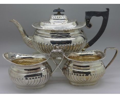 A three piece silver tea service, Sheffield 1964 and 1966, weight 1171g, 37oz