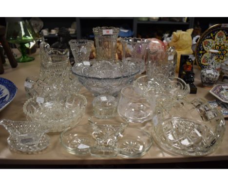 A selection of glass including bowls, lemon squeezer jugs and more, approx sixteen items.
