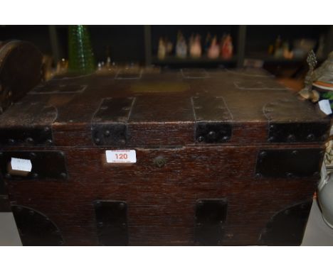 A antique oak chest having handles and bracket detailing and brass plaque to lid, key included.
Condition report - 40.5cm h x