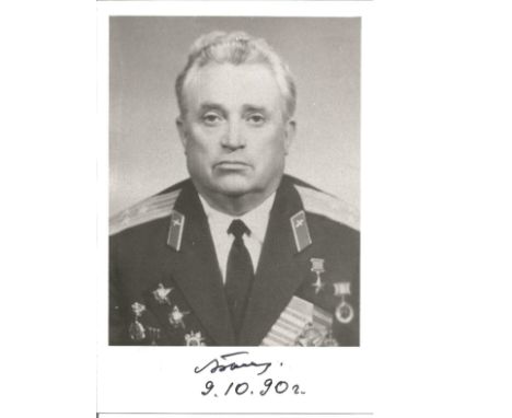 Leonid Bykovec Fighter Pilot USSR signed black and white 6x4 portrait photo. Good Condition. All signed pieces come with a Ce