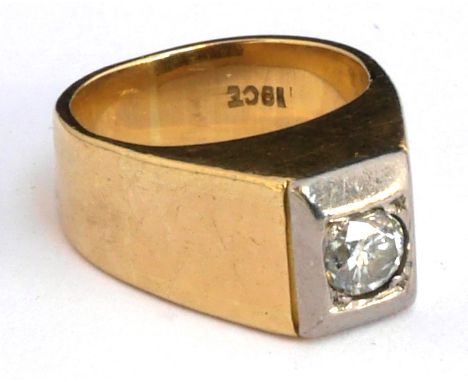 18ct gold signet ring set with a brilliant cut diamond, size F, gross weight 8.7g