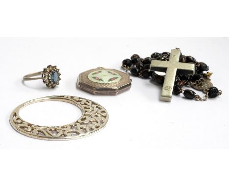 4 items of jewellery to include an ebony rosary, silver pendant, silver dress ring and another pendant