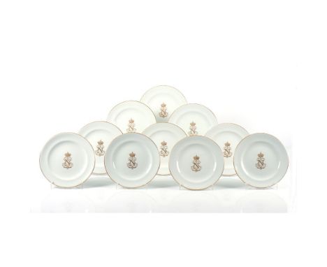 A set of 10 soup plates, 10 dessert plates and a serving platterEnglandROYAL WORCESTER VITREOUS porcelain, decorated with "N"