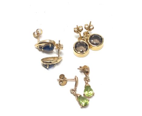 3 x 9ct gold paired gemstone drop earrings inc. smoky quartz, sapphire &amp; peridot (6.4g)