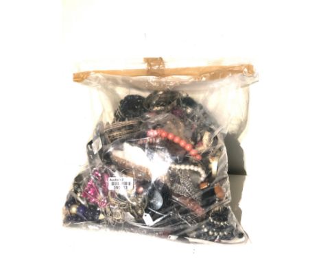 10kg UNSORTED COSTUME JEWELLERY inc. Bangles, Necklaces, Rings, Earrings.