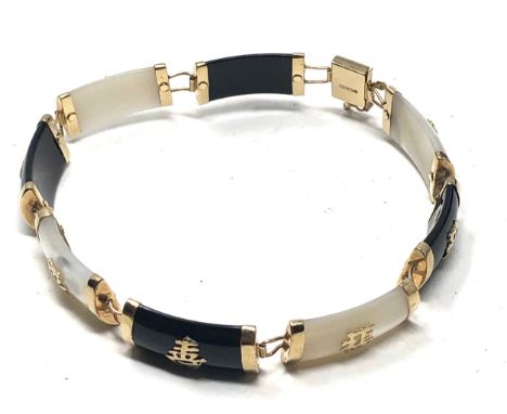 9ct gold onyx &amp; mother of pearl panel bracelet (10.6g)