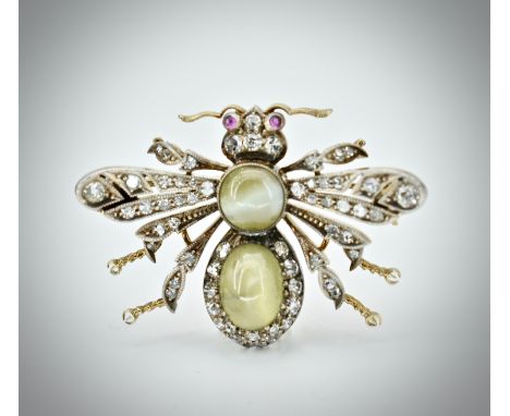 A cased early 20th century French cats-eye chrysoberyl ruby and diamond figural brooch pin - Circa 1910. The brooch in the fo