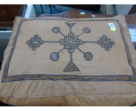 LEATHER POUFFE