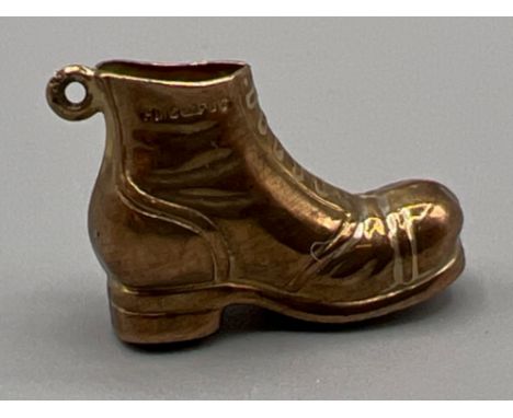 Vintage 9ct gold lucky boot pendant/charm. 1.4g