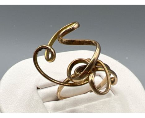 Vintage 9ct gold fancy designer style ring. Size Q 4g