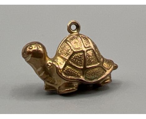 Vintage 9ct gold turtle or tortoise charm. 1.2g