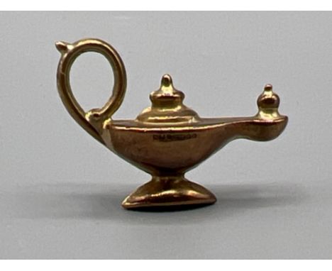 Vintage 9ct gold magical genie lamp. 1.4g