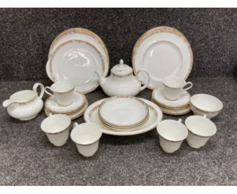 Royal Doulton Hardwick pattern part dinner and tea service