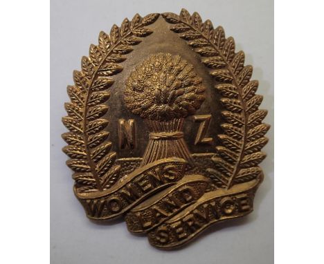 WWII style New Zealand Women's Land Army badge, H: 39 mm. P&amp;P Group 1 (£14+VAT for the first lot and £1+VAT for subsequen