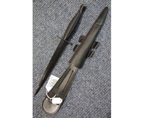Current issue British Commando dagger marked with Broad arrow and Sheffield England to hilt L: 29 cm blade L: 18 cm. P&amp;P 