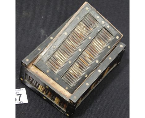 Presumed Napoleonic prisoner of war porcupine quill domino's box 12 x 9 x 5 cm. P&amp;P Group 1 (£14+VAT for the first lot an