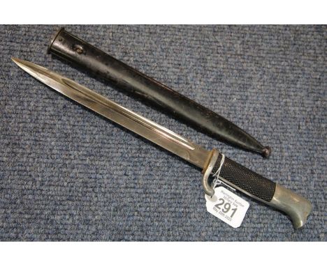 German WWII style bayonet and steel scabbard, L: 35, blade L: 28 cm. P&amp;P Group 2 (£18+VAT for the first lot and £2+VAT fo