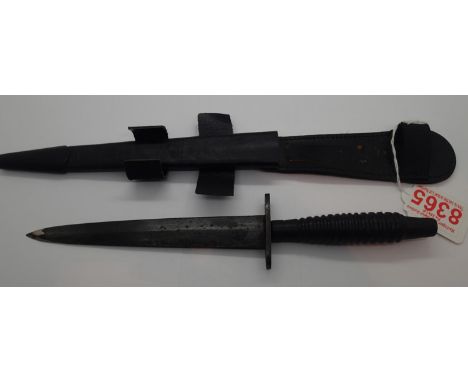 Fairbyrne Sykes type Commando fighting knife and scabbard, L: 27 cm, blade L: 16 cm. P&amp;P Group 2 (£18+VAT for the first l