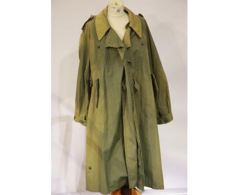 German field coat with epaulettes. P&amp;P Group 3 (£25+VAT for the first lot and £5+VAT for subsequent lots) 
