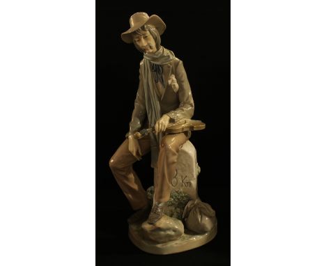 A Lladro porcelain figure, Travelling Violinist, 35cm high 