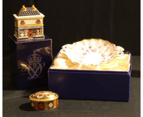 A Royal Crown Derby Imari 1128 pattern oval trinket box and cover, 7cm wide, first quality; a Royal Antoinette two handled pe