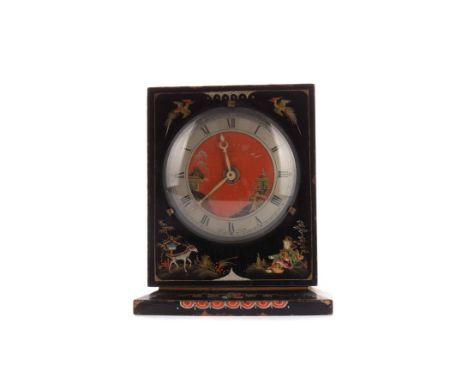 EARLY 20TH CENTURY JAPPANED MANTEL CLOCK, the silvered chapter ring with Roman numerals, the case with Chinoiserie decoration